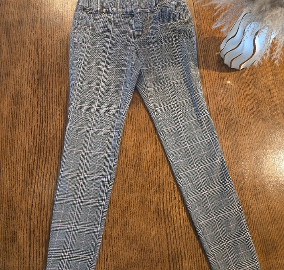 Old Navy Black and White Plaid Women's Skinny Pants - Picture 2 of 9